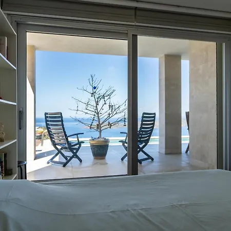 Charming With Sea View In Villa *