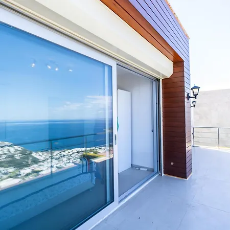 Charming With Sea View In Villa