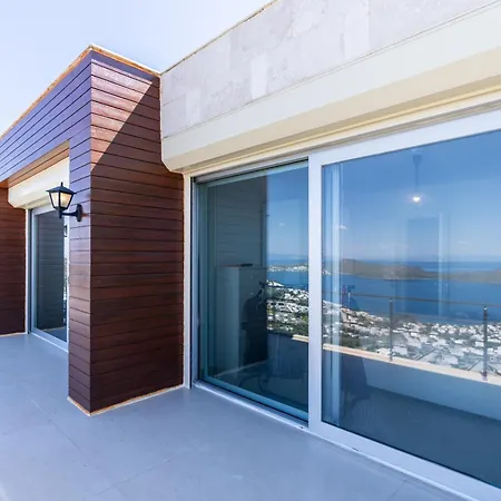Charming With Sea View In Villa