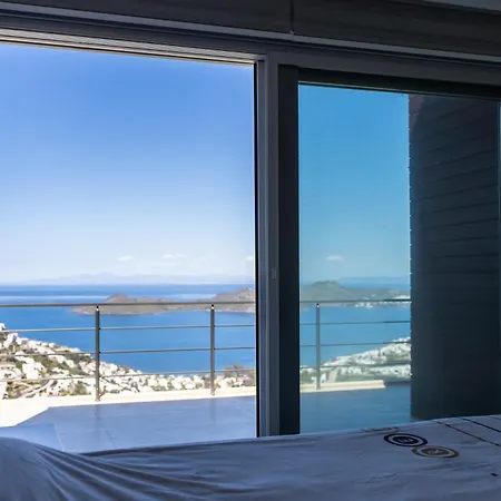 Charming With Sea View In بودروم